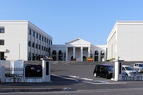 敦賀市立看護大学は“Fラン寄り”？境界の実力を充足率%で判定