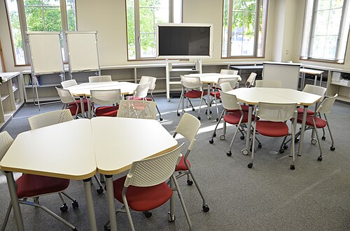 山梨英和大学はFランで恥ずかしい？偏差値35・充足率82.5%の実像を暴く
